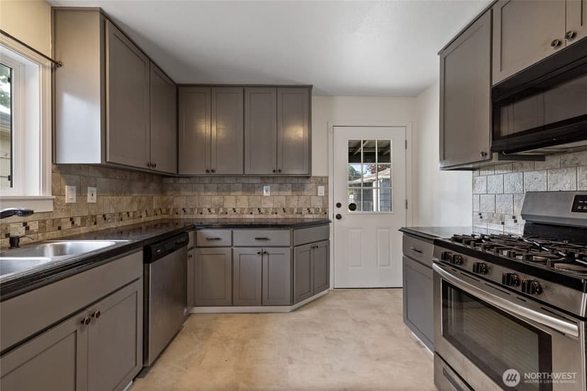 Property photo for 15113 SW Grant Avenue, Lakewood photo 12