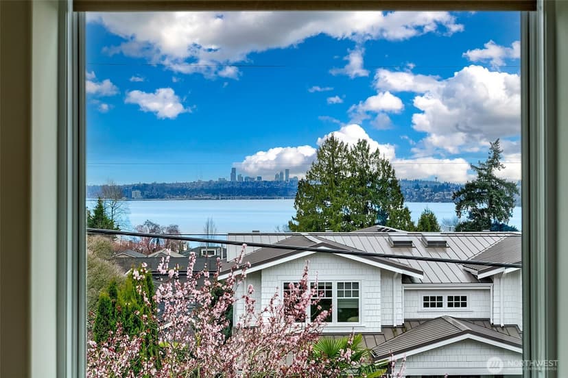 Property photo for 526 14th Avenue W, Kirkland photo 24