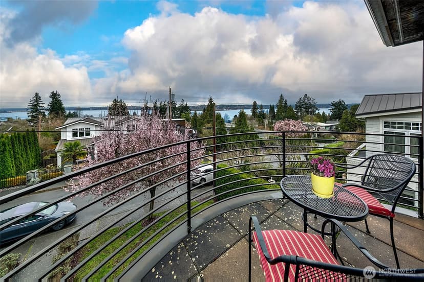Property photo for 526 14th Avenue W, Kirkland photo 25