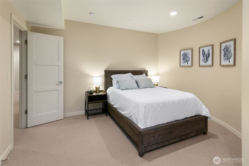 Property photo for 526 14th Avenue W, Kirkland photo 35
