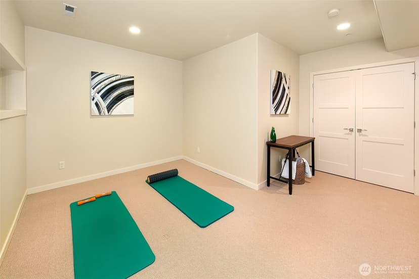 Property photo for 526 14th Avenue W, Kirkland photo 33