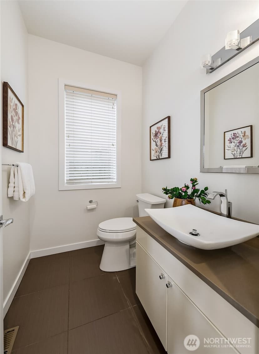 Property photo for 526 14th Avenue W, Kirkland photo 16