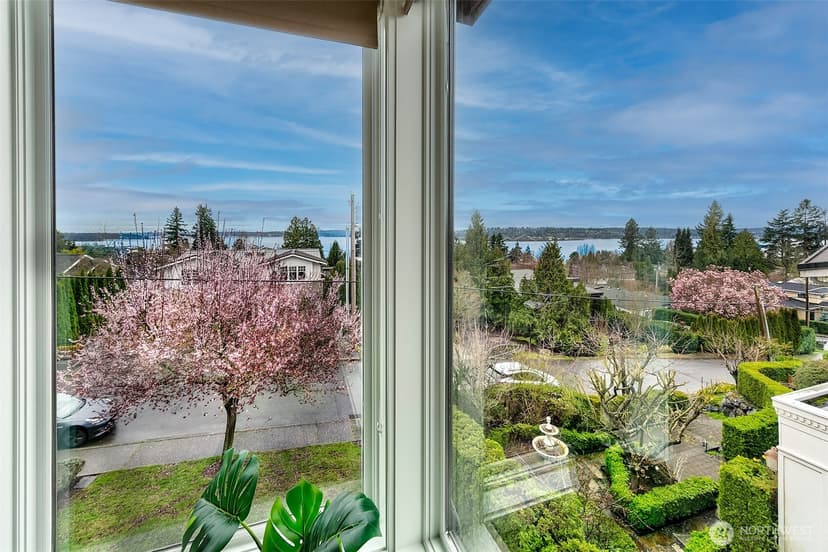 Property photo for 526 14th Avenue W, Kirkland photo 18