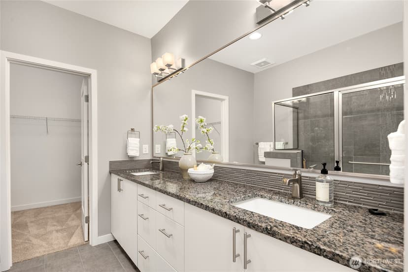 Property photo for 1412 157th Place NE, Bellevue photo 23
