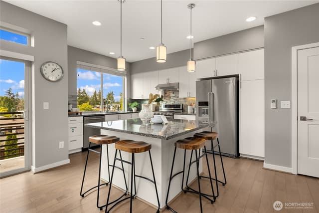 Property photo for 1412 157th Place NE, Bellevue photo 2