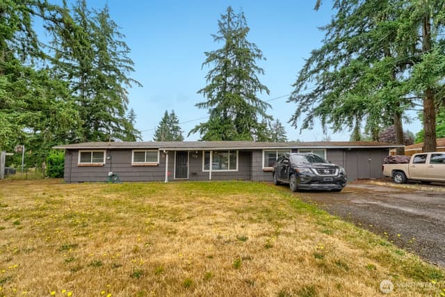 Property photo for 715 Johns Rd E, Parkland photo 2