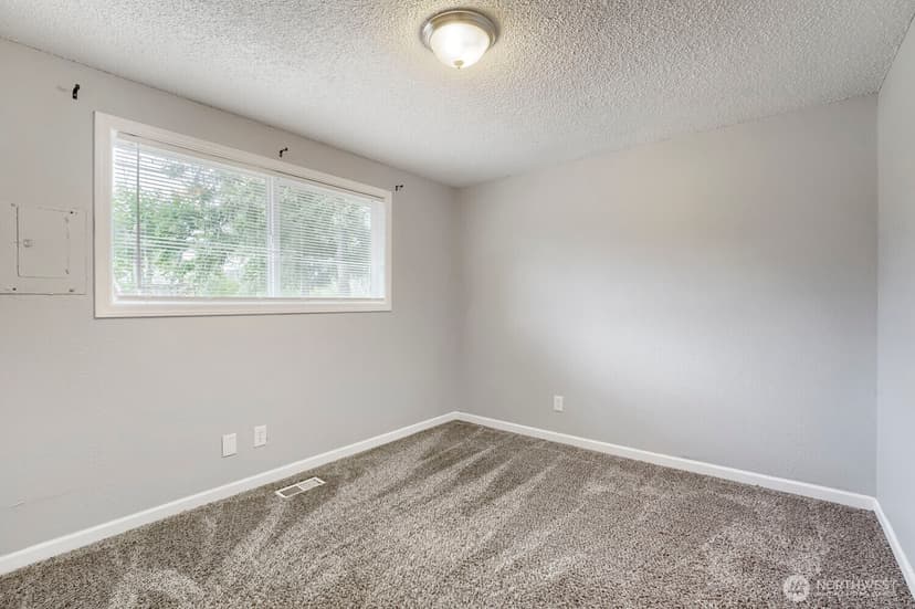 Property photo for 715 Johns Rd E, Parkland photo 9
