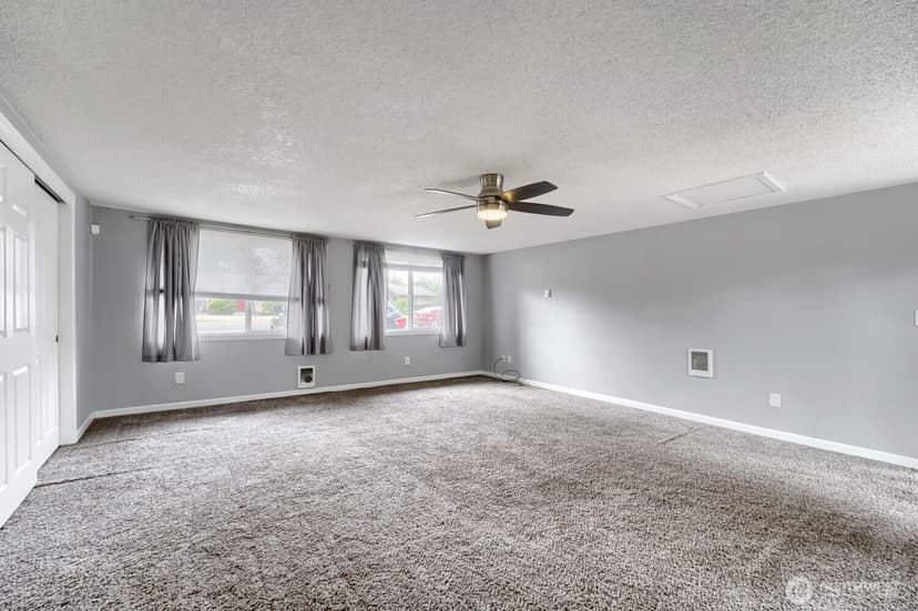 Property photo for 715 Johns Rd E, Parkland photo 7