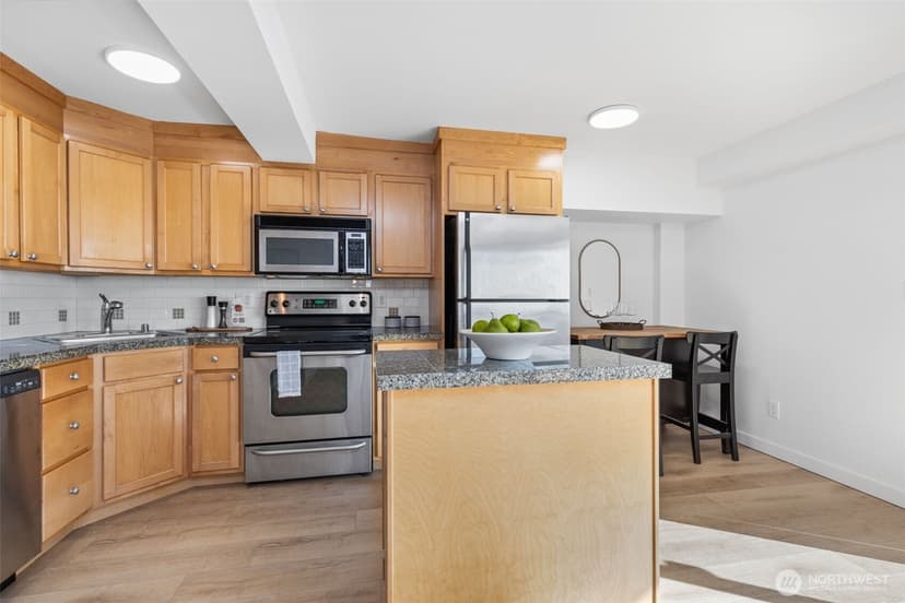 Property photo for 1601 Taylor Avenue N #303, Seattle photo 13
