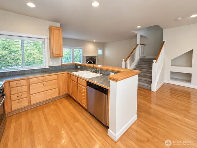 Property photo for 3712 101st Way NE #505, Kirkland photo 4