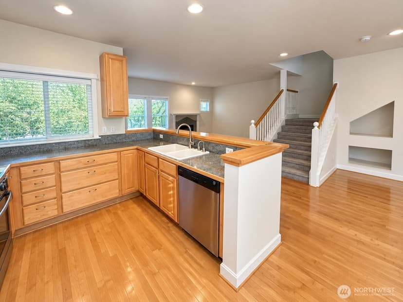 Property photo for 3712 101st Way NE #505, Kirkland photo 4