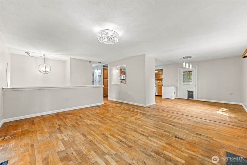 Property photo for 11117 Northstar Way SW, Lakewood photo 6