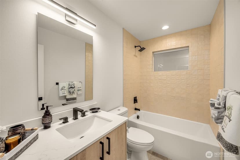 Property photo for 4516 B Corliss Avenue N, Seattle photo 15