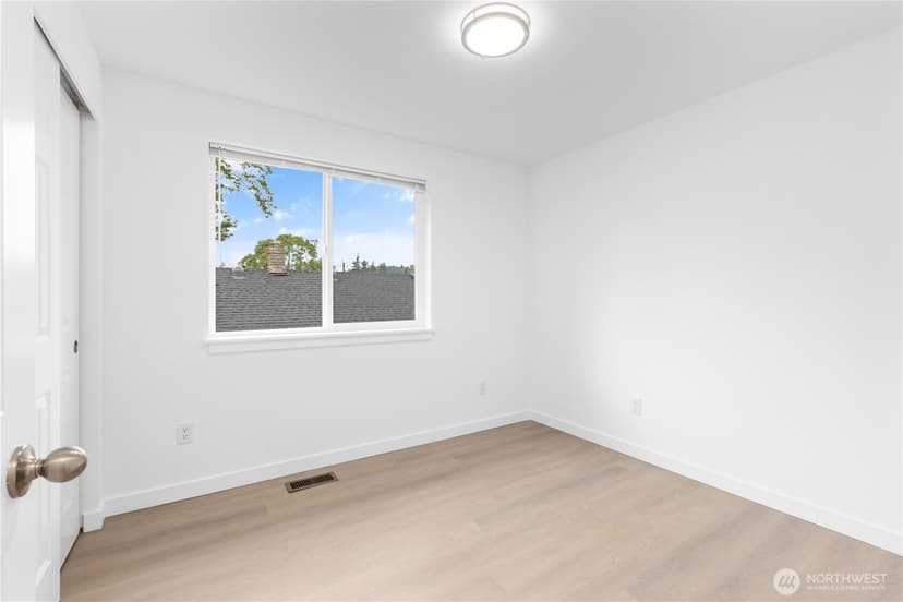 Property photo for 5016 26th Avenue SW, Seattle photo 21