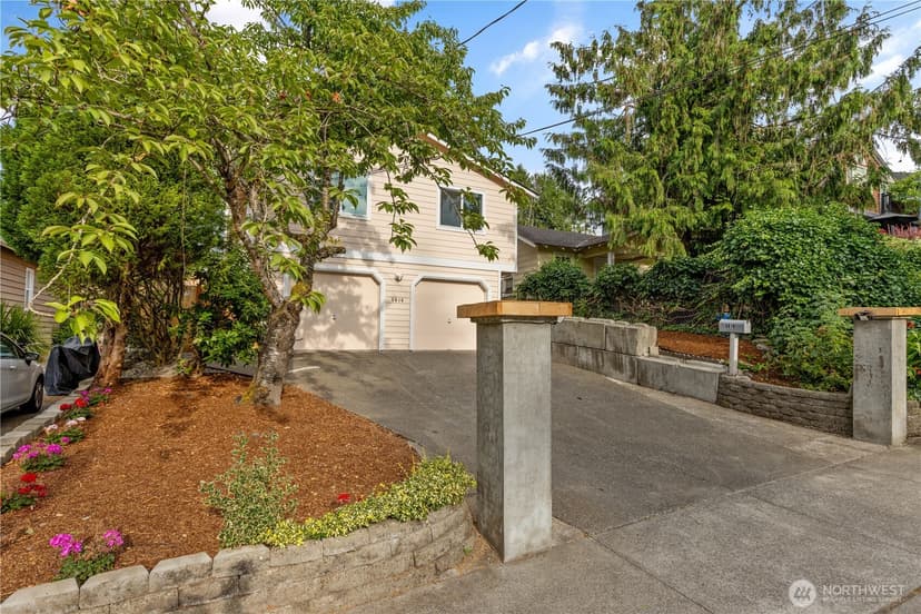 Property photo for 5016 26th Avenue SW, Seattle photo 2