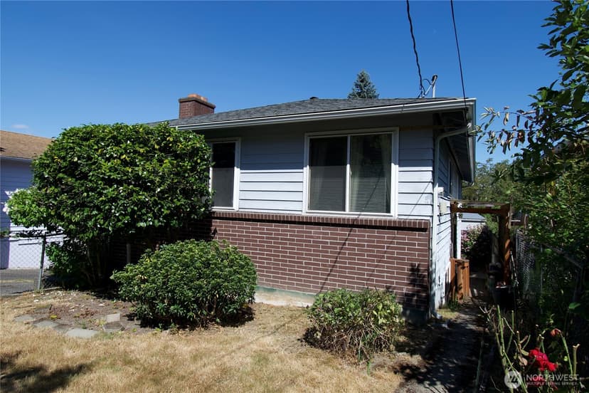 Property photo for 3216 20th Avenue S, Seattle photo 2