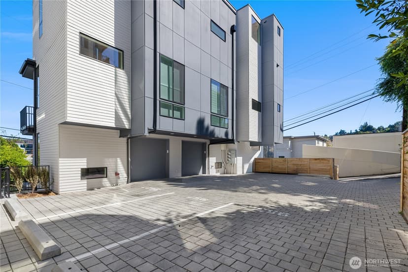 Property photo for 957 N 35th Street, Seattle photo 32