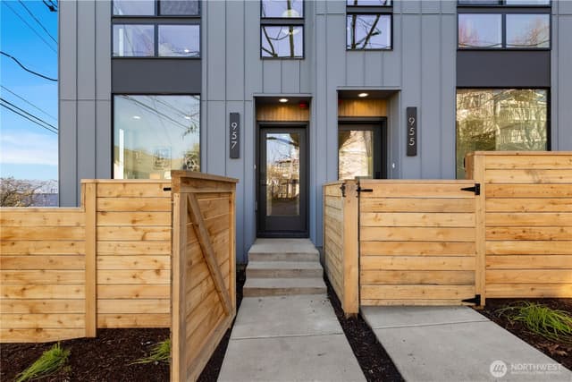 Property photo for 957 N 35th Street, Seattle