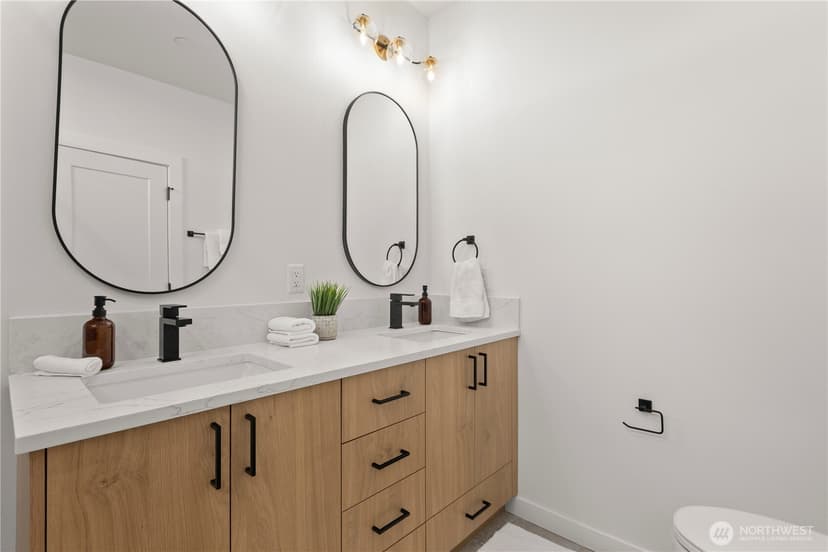 Property photo for 957 N 35th Street, Seattle photo 16