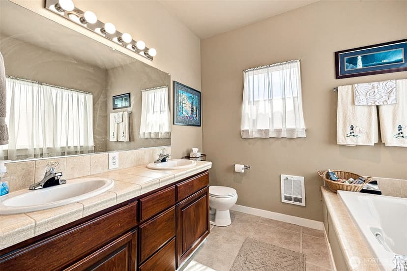 Property photo for 598 Marine View Drive SW, Ocean Shores photo 15