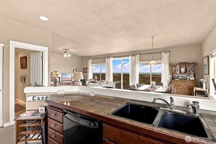 Property photo for 598 Marine View Drive SW, Ocean Shores photo 8
