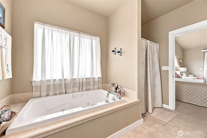 Property photo for 598 Marine View Drive SW, Ocean Shores photo 13