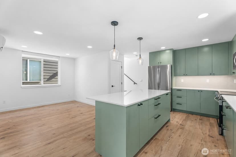 Property photo for 11824 31st Place NE, Seattle photo 5
