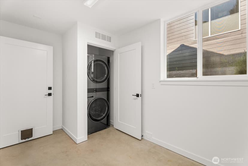 Property photo for 11824 31st Place NE, Seattle photo 13