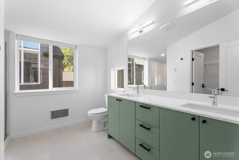 Property photo for 11824 31st Place NE, Seattle photo 10