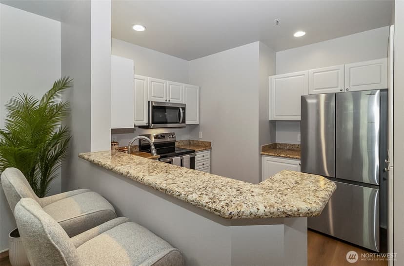 Property photo for 12712 Admiralty Way #F-202, Everett photo 8
