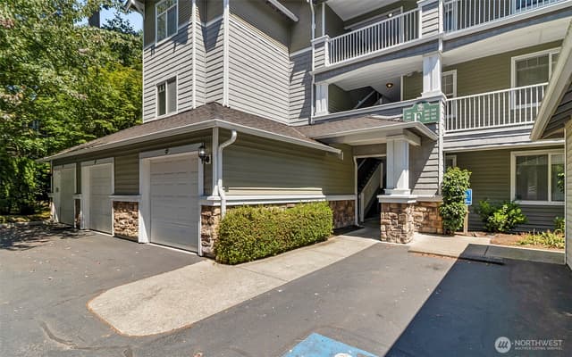Property photo for 12712 Admiralty Way #F-202, Everett photo 3