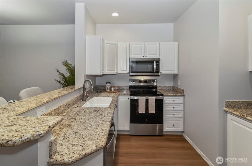 Property photo for 12712 Admiralty Way #F-202, Everett photo 10