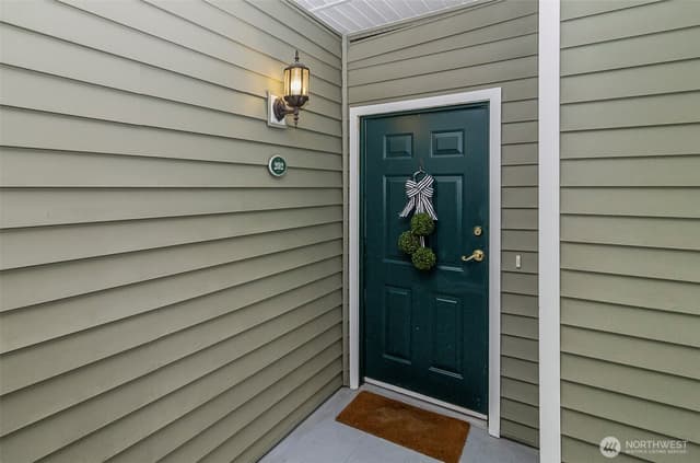 Property photo for 12712 Admiralty Way #F-202, Everett photo 4