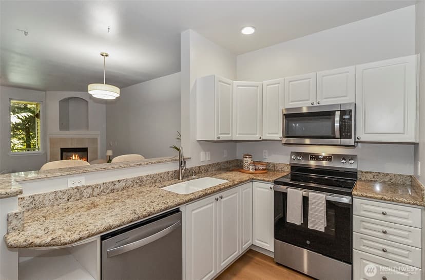 Property photo for 12712 Admiralty Way #F-202, Everett photo 11