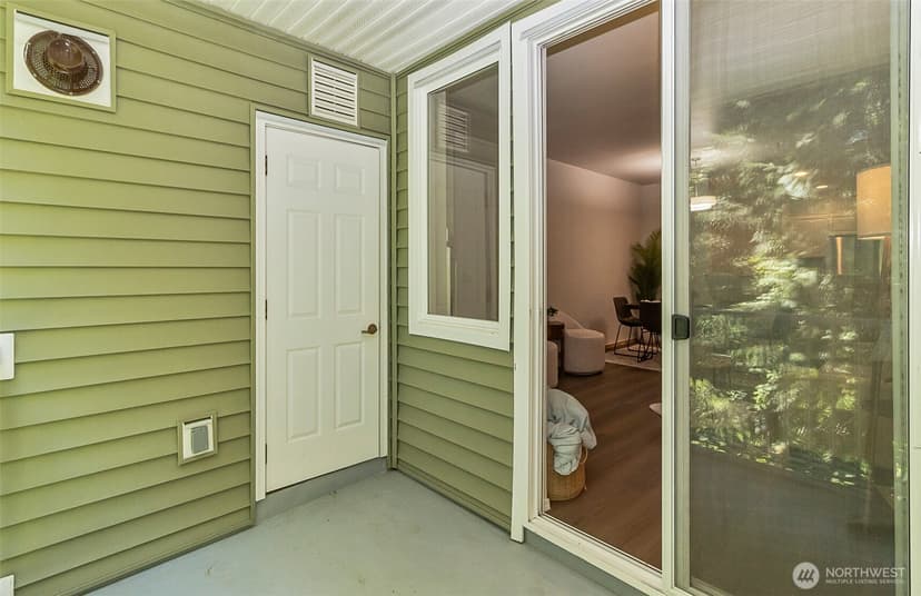 Property photo for 12712 Admiralty Way #F-202, Everett photo 27