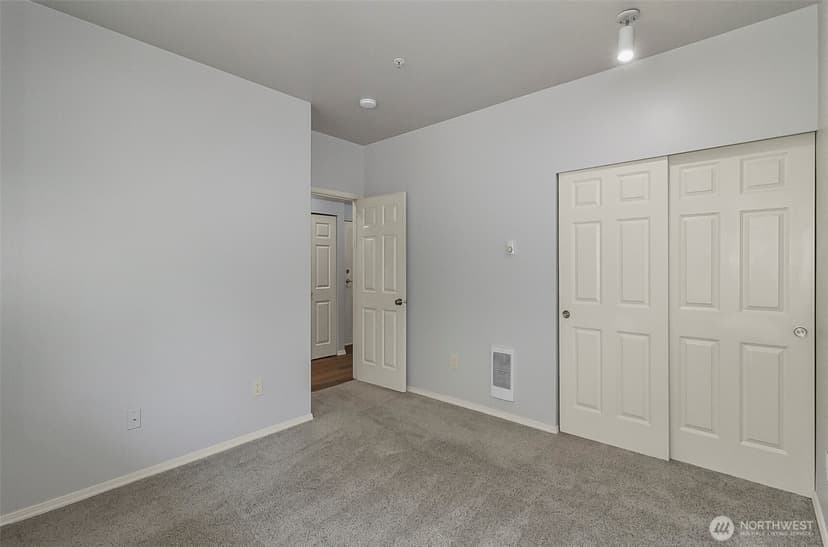 Property photo for 12712 Admiralty Way #F-202, Everett photo 24