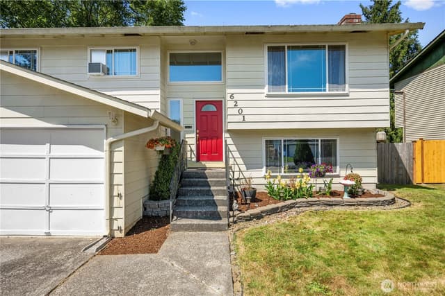 Property photo for 6201 98th Street NE, Marysville photo 2