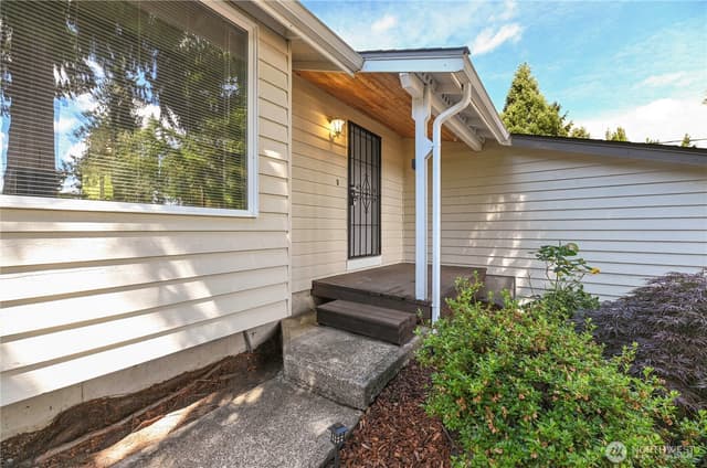 Property photo for 16420 W Lake Goodwin Road, Stanwood photo 5