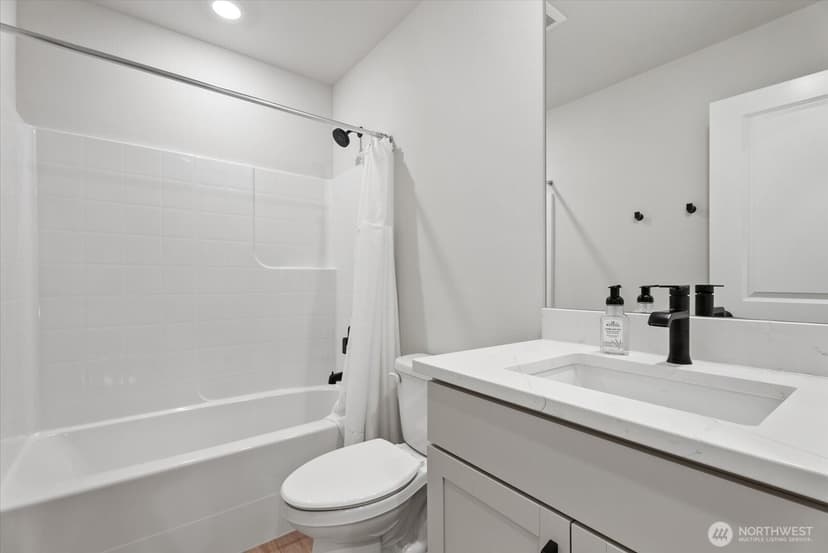 Property photo for 14704 Meridian Avenue N #B, Shoreline photo 24