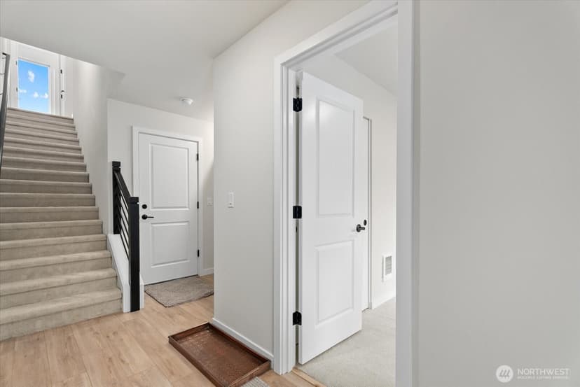 Property photo for 14704 Meridian Avenue N #B, Shoreline photo 6