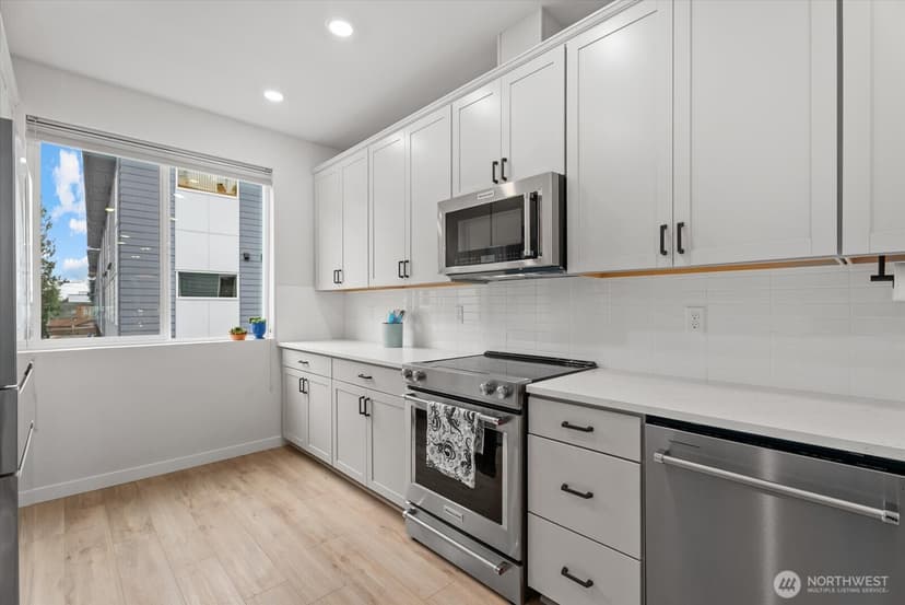 Property photo for 14704 Meridian Avenue N #B, Shoreline photo 17