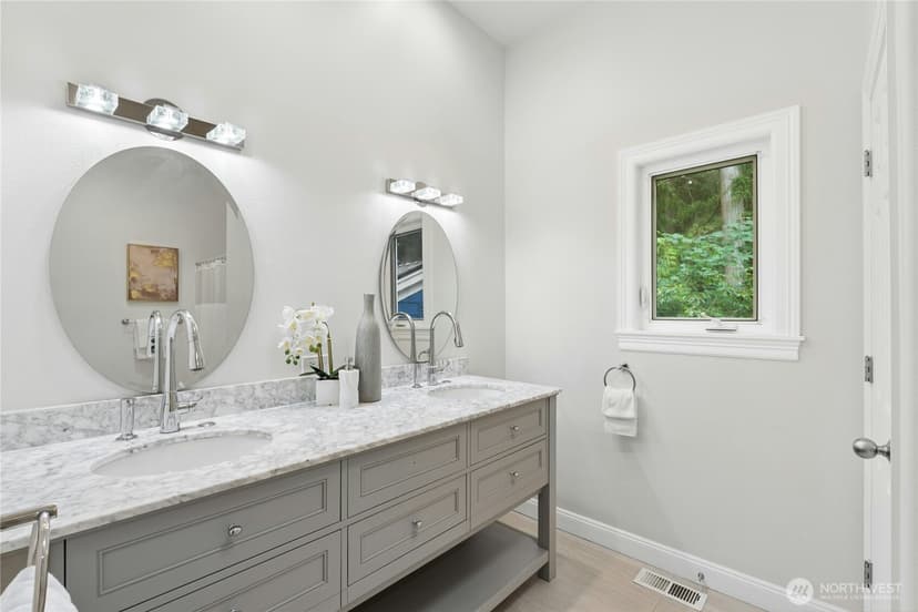Property photo for 13130 Holmes Point Drive NE, Kirkland photo 25