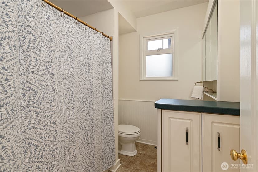 Property photo for 4073 Erlands Point Road NW, Bremerton photo 15