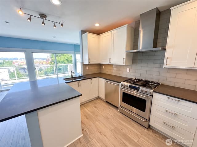 Property photo for 2325 Harbor Avenue SW #B2, Seattle photo 2