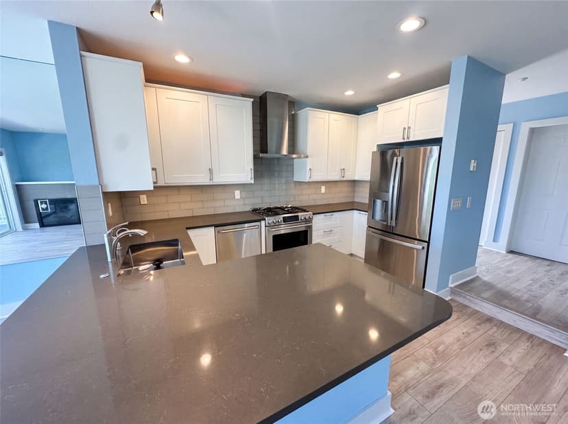 Property photo for 2325 Harbor Avenue SW #B2, Seattle photo 6