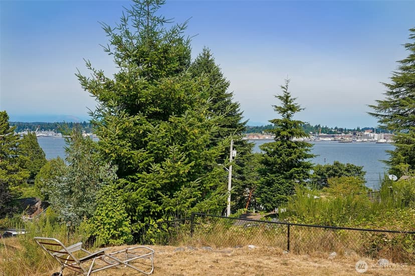 Property photo for 215 Farragut Ave, Port Orchard photo 31