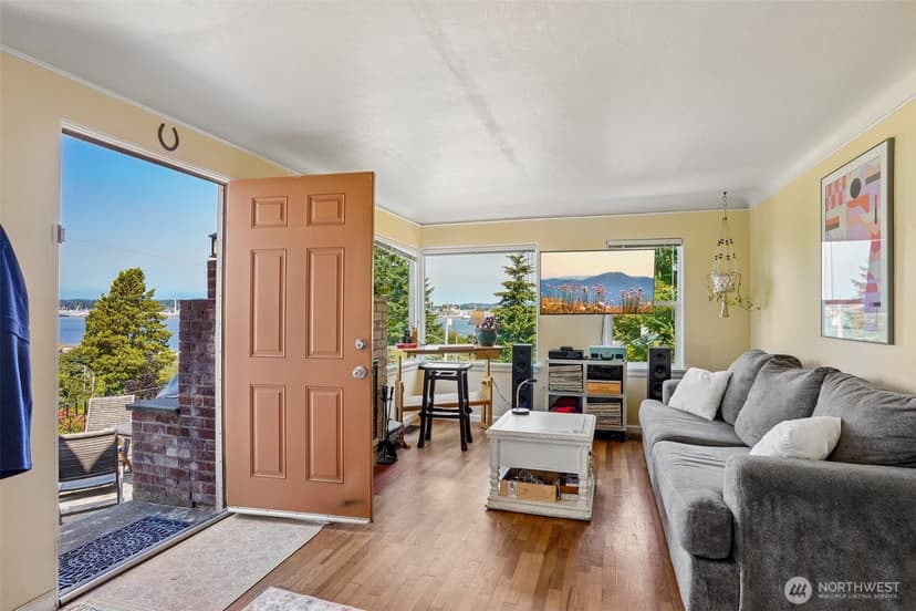 Property photo for 215 Farragut Ave, Port Orchard photo 11
