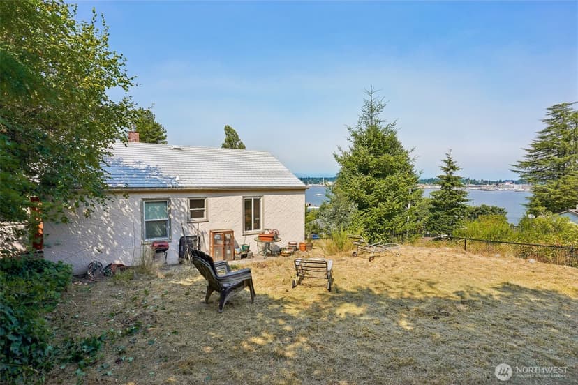 Property photo for 215 Farragut Ave, Port Orchard photo 30