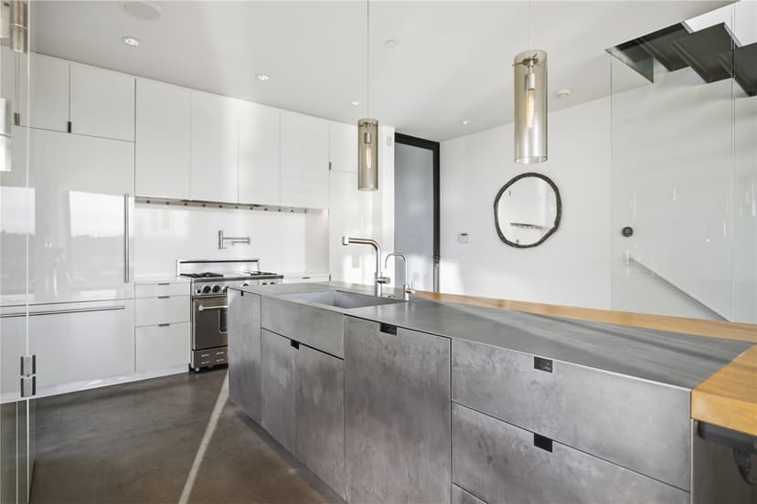 Property photo for 812 E Blaine St, Seattle photo 13