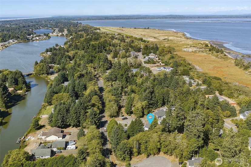 Property photo for 130 Glover Court NE, Ocean Shores photo 32
